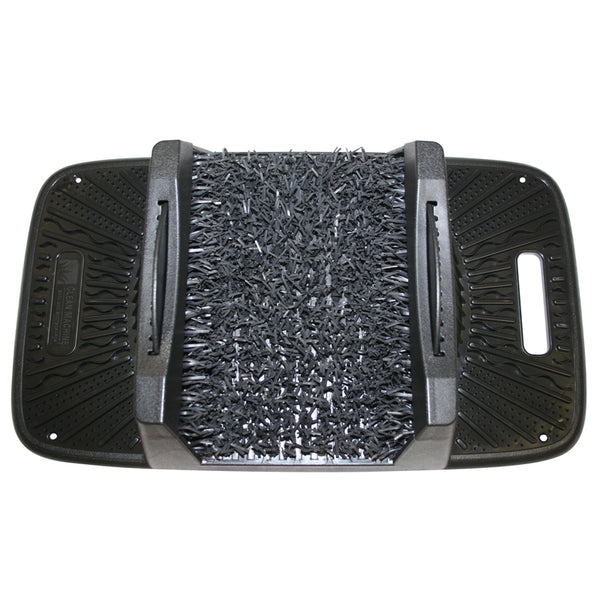 Raspador para botas y zapatos de césped artificial negro/gris GrassWorx Clean Machine de 10 pulg. de ancho x 17,5 pulg. de largo