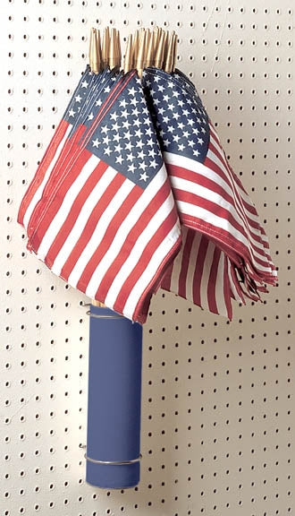 Paquete de exhibición de banderas estadounidenses de mano de 8 x 12 pulgadas de Valley Forge Use8d (paquete de 48)