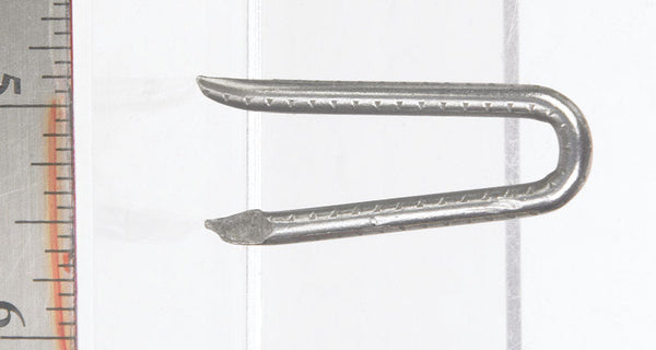 Grapas para cercas Fox Valley de 1-3/4" con púas, brillantes, calibre 9, caja de 50 lb.
