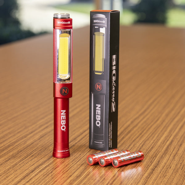 Luz de trabajo NEBO Big Larry 2 LED COB roja de 500 lm con batería AA