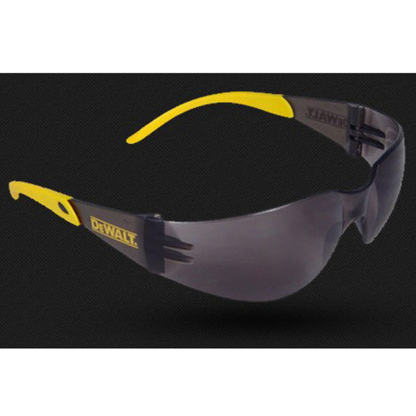 Gafas de seguridad DeWalt Protector antivaho, lente ahumada, montura negra/amarilla 1 pieza