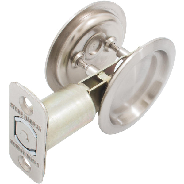 Cerradura de puerta corrediza redonda, pestillo de pasillo (vestíbulo/armario), retroceso de 2-3/4 pulgadas, RCL, níquel satinado de Stone Harbor Hardware (A) - Oferta de la semana